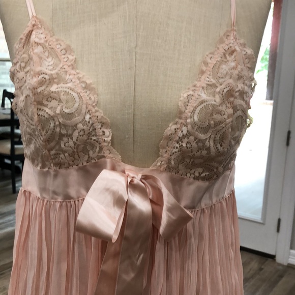 Victoria’s Secret Very Sexy Pleated Baby Doll - Picture 4 of 11